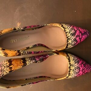 Shoe dazzle Sz 7/1/2 multi-colored snake4 in heels! Like new! Yel/pink/black